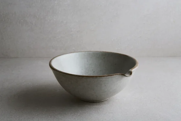 Grey Bowl w Spout(灰色碗带喷嘴)